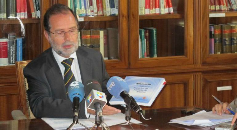 ¿Puede asesorar un juez con la toga puesta? ¿Puede asesorar un juez con la toga puesta?