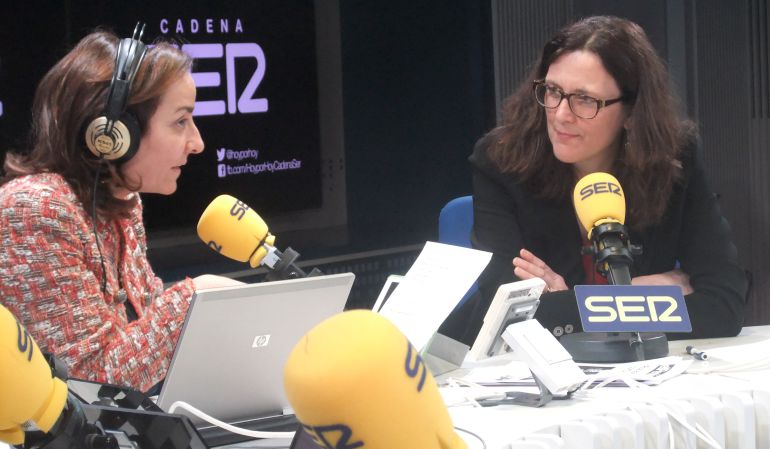 La comisaria europea de comercio, Cecilia Malmström, en los estudios de la Cadena Ser La comisaria europea de comercio, Cecilia Malmström, en los estudios de la Cadena Ser