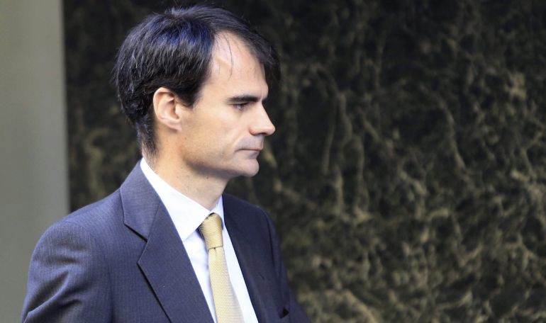 GRA011 MADRID,9/3/2015.- El juez Pablo Ruz, magistrado que instruye el "caso Gürtel", a su llegada hoy a la sede de la Audiencia Nacional . Ruz será sustituido por el magistrado de la Audiencia Provincial de Madrid José de la Mata, que ha obtenido la titularidad del Juzgado Central de Instrucción número 5 de la Audiencia Nacional tras la resolución de la Comisión Permanente del Consejo General del Poder Judicial (CGPJ) en el macroncurso de traslado para magistrados convocado el pasado 9 de diciembre, en el que se ofertaron 364 plazas.EFE/Zipi GRA011 MADRID,9/3/2015.- El juez Pablo Ruz, magistrado que instruye el "caso Gürtel", a su llegada hoy a la sede de la Audiencia Nacional . Ruz será sustituido por el magistrado de la Audiencia Provincial de Madrid José de la Mata, que ha obtenido la titularidad del Juzgado Central de Instrucción número 5 de la Audiencia Nacional tras la resolución de la Comisión Permanente del Consejo General del Poder Judicial (CGPJ) en el macroncurso de traslado para magistrados convocado el pasado 9 de diciembre, en el que se ofertaron 364 plazas.EFE/Zipi