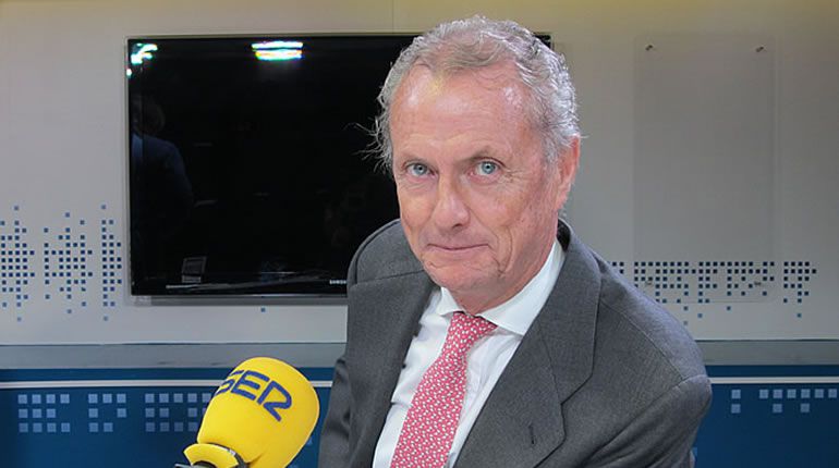 Pedro Morenés, ministro de Defensa, en una imagen de archivo en los estudios de la Cadena SER Pedro Morenés, ministro de Defensa, en una imagen de archivo en los estudios de la Cadena SER
