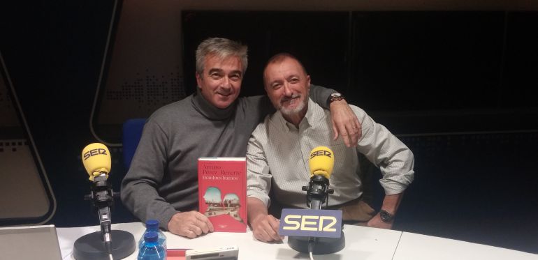Pérez-Reverte: “Pueblo cerril e inculto que prefiere 'Sálvame' a 'Salvados'” Pérez-Reverte: “Pueblo cerril e inculto que prefiere 'Sálvame' a 'Salvados'”