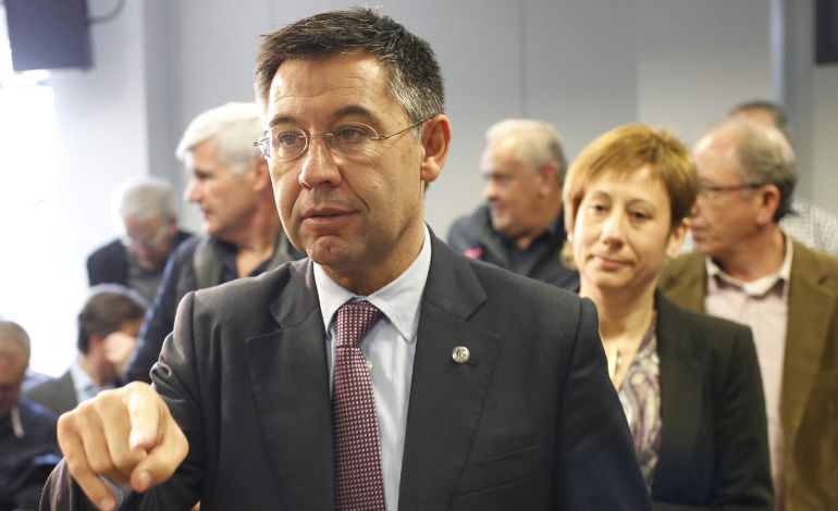 GRA211 SANT JOAN DESPÍ (BARCELONA), 27/03/2015.- El presidente del Fc Barcelona, Josep Maria Bartomeu, durante la presentación hoy de las obras del nuevo Miniestadi en la Ciudad deportiva Joan Gamper de Sant Joan Despí(Barcelona), ha afirmado que "no me gusta que se juegue con la figura de Tito Vilanova porque es un ejemplo" a raíz de las interpretaciones que se han hecho tras la filtración de su declaración ante el juez de la Audiencia Nacional Pablo Ruz por el caso Neymar. EFE/Alejandro García GRA211 SANT JOAN DESPÍ (BARCELONA), 27/03/2015.- El presidente del Fc Barcelona, Josep Maria Bartomeu, durante la presentación hoy de las obras del nuevo Miniestadi en la Ciudad deportiva Joan Gamper de Sant Joan Despí(Barcelona), ha afirmado que "no me gusta que se juegue con la figura de Tito Vilanova porque es un ejemplo" a raíz de las interpretaciones que se han hecho tras la filtración de su declaración ante el juez de la Audiencia Nacional Pablo Ruz por el caso Neymar. EFE/Alejandro García