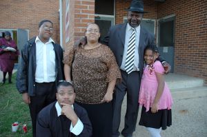 Sabrina con su familia. Su caso, fué acusada con 17 años de haber matado a su hija y terminó confesando por la presión de los policias, es el modelo más recurrido de como si eres pobres, negro en estados unidos tienes muchas mas posibilidades de ser declarado culpable incluso de un delito que no has cometido. Sabrina con su familia. Su caso, fué acusada con 17 años de haber matado a su hija y terminó confesando por la presión de los policias, es el modelo más recurrido de como si eres pobres, negro en estados unidos tienes muchas mas posibilidades de ser declarado culpable incluso de un delito que no has cometido.