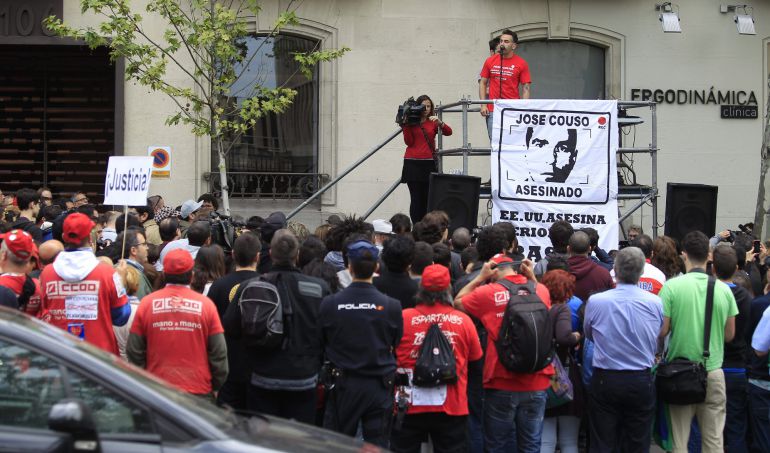 El hermano de Jose Couso, David, se dirige a los familiares, amigos y compañeros del operador de cámara de Telecinco José Couso, fallecido el 8 de abril de 2003 en el ataque de Estados Unidos contra el hotel Palestina de Bagdad (Irak) El hermano de Jose Couso, David, se dirige a los familiares, amigos y compañeros del operador de cámara de Telecinco José Couso, fallecido el 8 de abril de 2003 en el ataque de Estados Unidos contra el hotel Palestina de Bagdad (Irak)