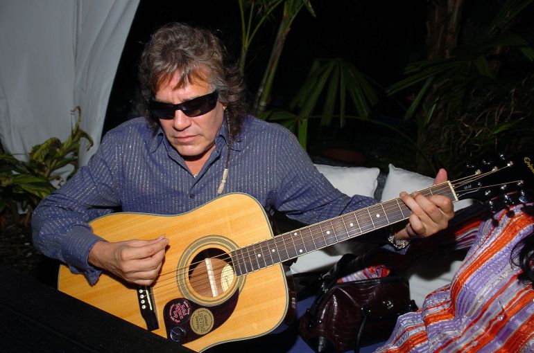 Feliciano durante una visita a un Hospital de Miami en 2006 Feliciano durante una visita a un Hospital de Miami en 2006