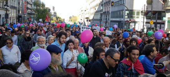 Imágenes de la marcha en Madrid avanzando hasta la Puerta del Sol. Imágenes de la marcha en Madrid avanzando hasta la Puerta del Sol.