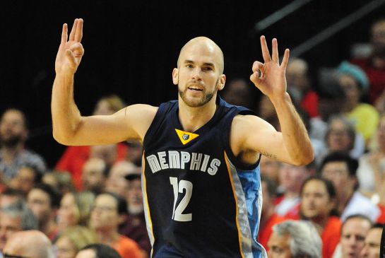 PORTLAND, OR - APRIL 27: Nick Calathes #12 of the Memphis Grizzlies celebrates after hitting a three point shot in the third quarter of Game Four of the Western Conference quarterfinals during the 2015 NBA Playoffs against the Portland Trail Blazers at Moda Center on April 27, 2015 in Portland, Oregon. NOTE TO USER: User expressly acknowledges and agrees that, by downloading and or using this Photograph, user is consenting to terms and condition of the Getty License Agreement. Steve Dykes/Getty Images/AFP == FOR NEWSPAPERS, INTERNET, TELCOS & TELEVISION USE ONLY == PORTLAND, OR - APRIL 27: Nick Calathes #12 of the Memphis Grizzlies celebrates after hitting a three point shot in the third quarter of Game Four of the Western Conference quarterfinals during the 2015 NBA Playoffs against the Portland Trail Blazers at Moda Center on April 27, 2015 in Portland, Oregon. NOTE TO USER: User expressly acknowledges and agrees that, by downloading and or using this Photograph, user is consenting to terms and condition of the Getty License Agreement. Steve Dykes/Getty Images/AFP == FOR NEWSPAPERS, INTERNET, TELCOS & TELEVISION USE ONLY ==