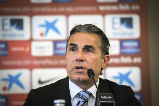 GRA220 MADRID,7/5/2015.- El italiano Sergio Scariolo, durante su presentación como seleccionador nacional de baloncesto. Scariolo ya estuvo al frente del combinado nacional entre los años 2009 y 2012, en los que conquistó dos medallas de oro en los Europeos de Polonia 2009 y Lituana 2011, y una medalla de plata olímpica en Londres 2012, donde cayó en la final ante Estados Unidos; tras esa cita dejó su cargo. EFE/Fernando Villar GRA220 MADRID,7/5/2015.- El italiano Sergio Scariolo, durante su presentación como seleccionador nacional de baloncesto. Scariolo ya estuvo al frente del combinado nacional entre los años 2009 y 2012, en los que conquistó dos medallas de oro en los Europeos de Polonia 2009 y Lituana 2011, y una medalla de plata olímpica en Londres 2012, donde cayó en la final ante Estados Unidos; tras esa cita dejó su cargo. EFE/Fernando Villar