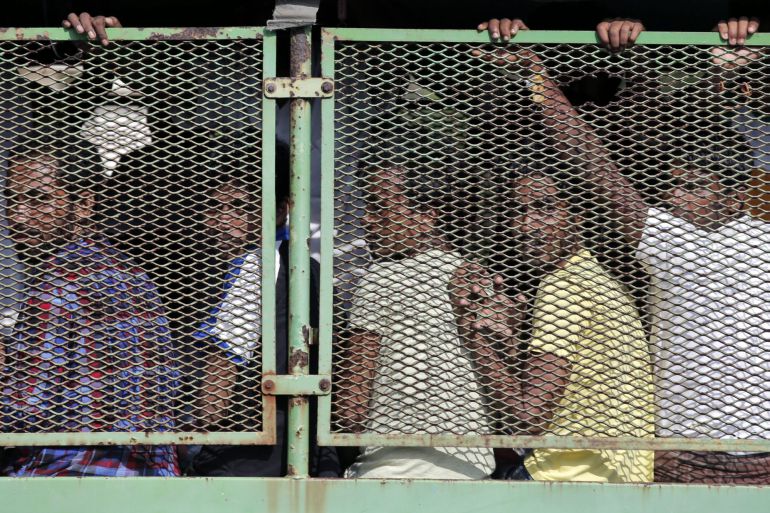 Las autoridades de Tailandia, Indonesia y Malasia han recurrido a medidas policiales para contener la ola de inmigrantes birmanos y bangladesíes, que se ha convertido en una crisis humanitaria en el Sudeste Asiático Las autoridades de Tailandia, Indonesia y Malasia han recurrido a medidas policiales para contener la ola de inmigrantes birmanos y bangladesíes, que se ha convertido en una crisis humanitaria en el Sudeste Asiático