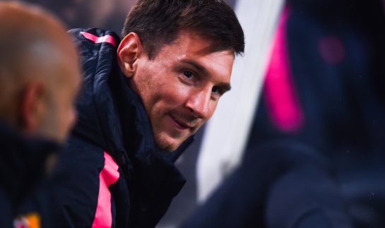 Leo Messi, en el banquillo de Anoeta en el partido en el que el Barcelona de Luis Enrique tocó fondo. Leo Messi, en el banquillo de Anoeta en el partido en el que el Barcelona de Luis Enrique tocó fondo.