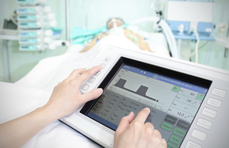 La telemedicina mejora el control de las enfermedades, ahorra visitas al centro de salud y disminuye los ingresos hospitalarios. La telemedicina mejora el control de las enfermedades, ahorra visitas al centro de salud y disminuye los ingresos hospitalarios.