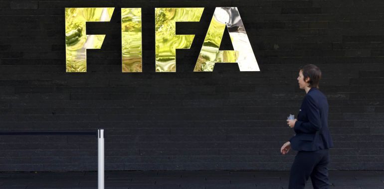 Logo de la FIFA en su sede de Zurich, Suiza Logo de la FIFA en su sede de Zurich, Suiza