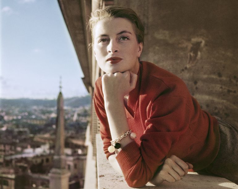 Capucine, actriz y modelo francesa, en un balcón en Roma. Agosto de 1951. Capucine, actriz y modelo francesa, en un balcón en Roma. Agosto de 1951.