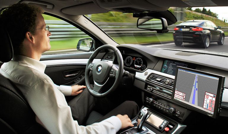 "La moral del coche se mide por la capacidad de obedecer a su programador" "La moral del coche se mide por la capacidad de obedecer a su programador"