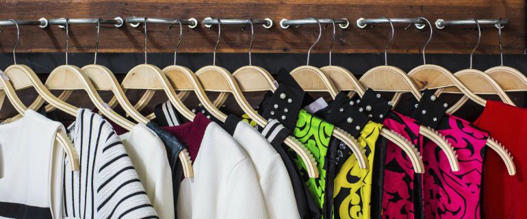 Empieza la temporada de rebajas. Empieza la temporada de rebajas.