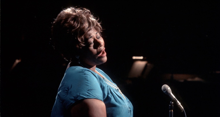 Ella Fitzgerald durante una actuación en Europa Ella Fitzgerald durante una actuación en Europa