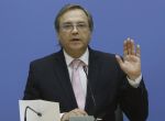 GRA272. MADRID, 03/08/2015.- El socialista Antonio Miguel Carmona, durante una rueda de prensa en la que ha atribuido hoy su destitución como portavoz en el Ayuntamiento de Madrid a una división interna del PSOE-M, y ha asegurado que ha renunciado a ser senador, tal y como le ha ofrecido la nueva secretaria general regional, Sara Hernández. EFE/Fernando Alvarado