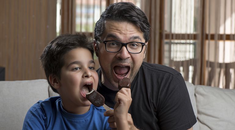 Ser padre te otorga el superpoder de morder helados de hielo sin dentera Ser padre te otorga el superpoder de morder helados de hielo sin dentera