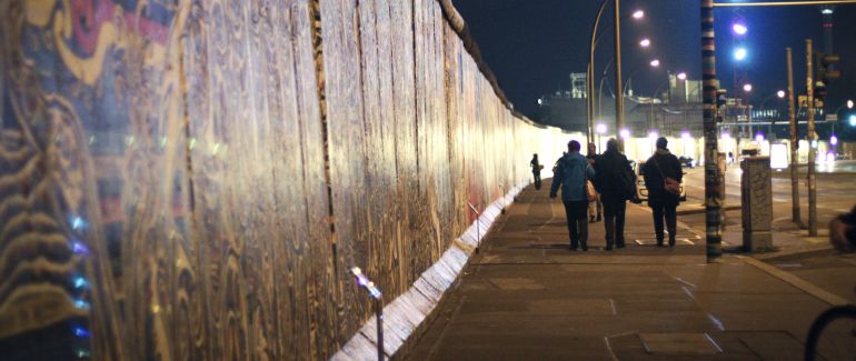 El muro dividió al Berlín Oriental del Occidental desde 1961 hasta su caída en 1989. El muro dividió al Berlín Oriental del Occidental desde 1961 hasta su caída en 1989.