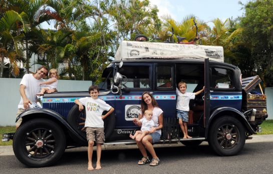 Los Zapp: Vuelta al mundo en coche Los Zapp: Vuelta al mundo en coche
