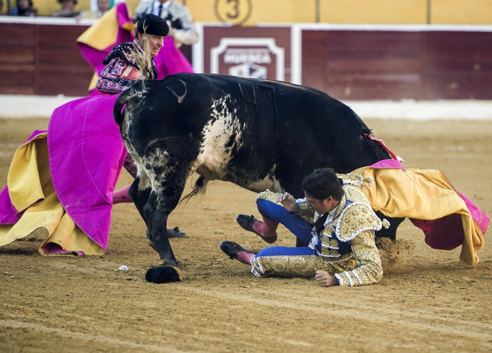 El pronóstico es muy grave. Tras ser operado en la misma plaza de toros de Huesca, se le trasladó a la UCI del hospital San Jaime de Huesca. El pronóstico es muy grave. Tras ser operado en la misma plaza de toros de Huesca, se le trasladó a la UCI del hospital San Jaime de Huesca.