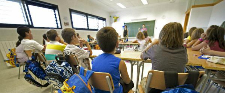 Los niños son quienes reclaman más deliberadamente nuestra atención. Los niños son quienes reclaman más deliberadamente nuestra atención.