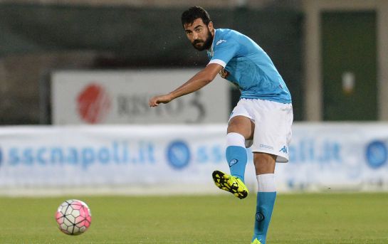 Albiol golpea el balón desde la zaga Albiol golpea el balón desde la zaga