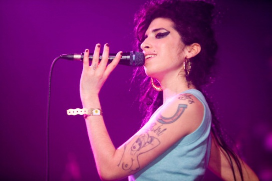 Winehouse durante un concierto en noviembre de 2006 Winehouse durante un concierto en noviembre de 2006