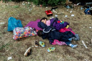 Los inmigrantes entran en Macedonia por cupos Los inmigrantes entran en Macedonia por cupos
