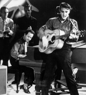 Elvis durante su segunda participación en el Ed Sullivan Show en septiembre de 1956 Elvis durante su segunda participación en el Ed Sullivan Show en septiembre de 1956