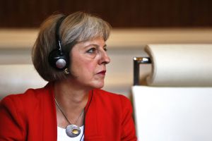 PAR07. Paris (France), 29/08/2015.- English Interior Minister, Theresa May, attends an emergency meeting on border cooperation at the French Interior Ministry, Place Beauvau in Paris, France, 29 August 2015. According to reports European Interior and Transport Ministers met in Paris to discuss the on going refugee crisis, and ways to secure transport routes. (Francia) EFE/EPA/ETIENNE LAURENT PAR07. Paris (France), 29/08/2015.- English Interior Minister, Theresa May, attends an emergency meeting on border cooperation at the French Interior Ministry, Place Beauvau in Paris, France, 29 August 2015. According to reports European Interior and Transport Ministers met in Paris to discuss the on going refugee crisis, and ways to secure transport routes. (Francia) EFE/EPA/ETIENNE LAURENT