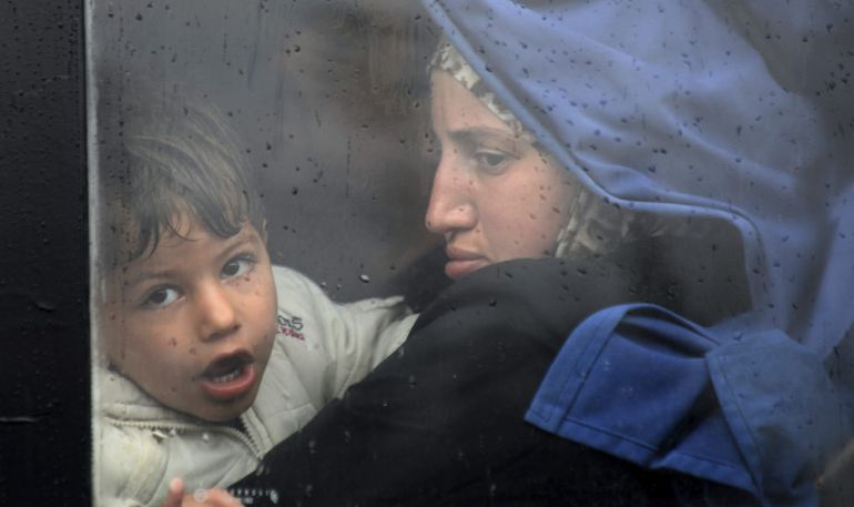 Refugiados en un autobús en Gevgelija en Macedonia. Refugiados en un autobús en Gevgelija en Macedonia.