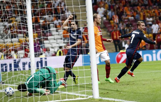 Tiago celebra un gol de Griezmann. Tiago celebra un gol de Griezmann.