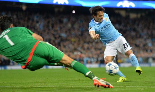 David Silva choca ante Buffon David Silva choca ante Buffon