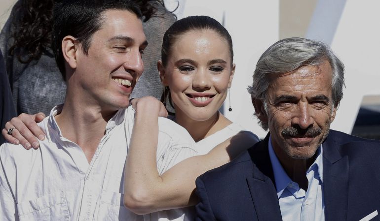 GRA293. SAN SEBASTIÁN, 21/09/2015.- El director Pablo Aguëro (i) y los actores Imanol Arias (d) y Sofía Brito han presentado hoy "Eva no duerme", que compite en la Sección Oficial del Festival de Cine de San Sebastián. EFE/Javier Etxezarreta GRA293. SAN SEBASTIÁN, 21/09/2015.- El director Pablo Aguëro (i) y los actores Imanol Arias (d) y Sofía Brito han presentado hoy "Eva no duerme", que compite en la Sección Oficial del Festival de Cine de San Sebastián. EFE/Javier Etxezarreta