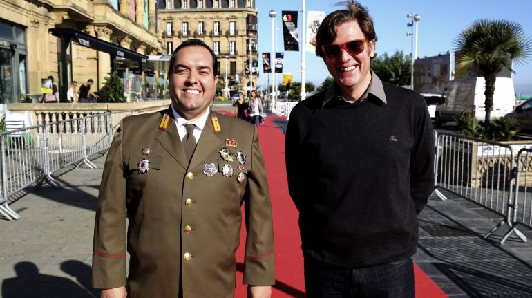 GRA111 SAN SEBASTIÁN, 21/09/2015.- El productor y realizador Álvaro Longoria (d), quien trata de averiguar qué hay más allá del hermetismo, su culto al líder y las extravagancias del régimen de Kim Jong Il, en "The Propaganda Game", proyectada en la sección Zabaltegi del Festival de San Sebastián, posa junto al político y periodista Alejandro Cao de Benós, protagonista de la cinta. EFE/Juan Herrero GRA111 SAN SEBASTIÁN, 21/09/2015.- El productor y realizador Álvaro Longoria (d), quien trata de averiguar qué hay más allá del hermetismo, su culto al líder y las extravagancias del régimen de Kim Jong Il, en "The Propaganda Game", proyectada en la sección Zabaltegi del Festival de San Sebastián, posa junto al político y periodista Alejandro Cao de Benós, protagonista de la cinta. EFE/Juan Herrero
