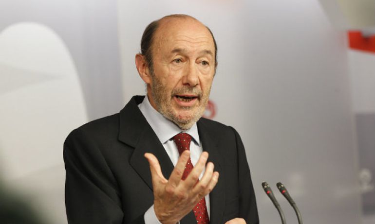 Rubalcaba: “La querella a Mas tiene un sentido político en su origen” Rubalcaba: “La querella a Mas tiene un sentido político en su origen”