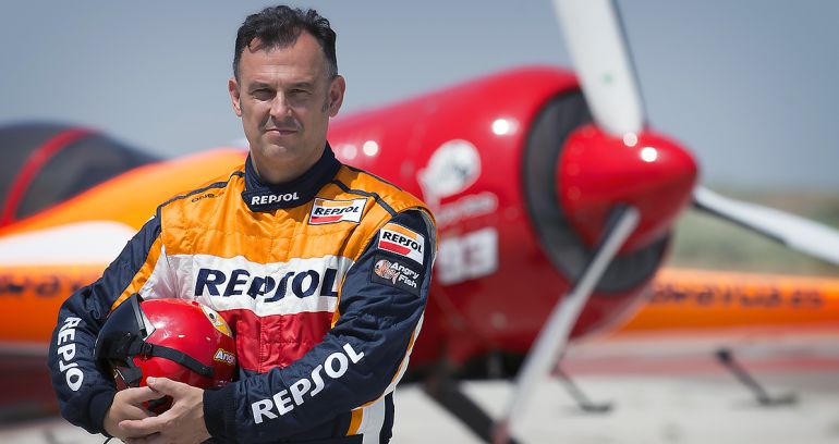 Campeón de Europa y Campeón de España de vuelo acrobático Campeón de Europa y Campeón de España de vuelo acrobático