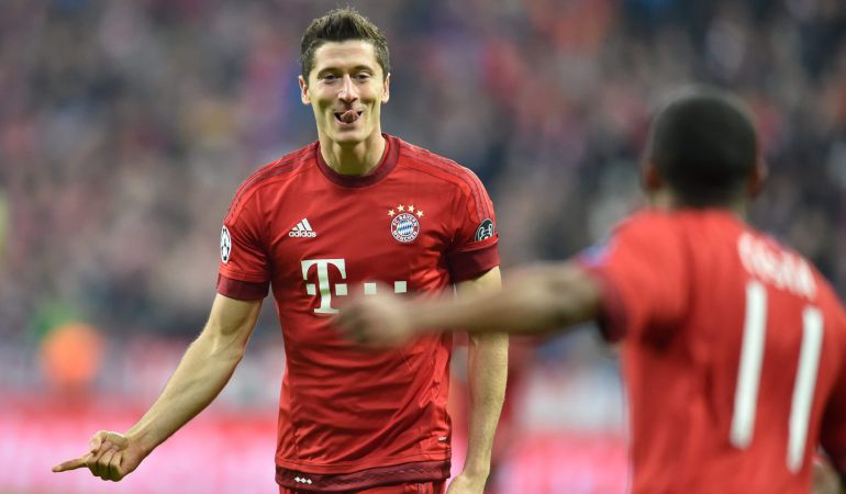 MUN852 - MUNICH (ALEMANIA), 29/9/2015.- Robert Lewandowski (i) del Bayern Munich celebra su anotación ante el Dinamo Zagreb hoy, martes 29 de septiembre de 2015, durante su partido de la Liga de Campeones de la UEFA en el estadio Allianz Arena en Munich (Alemania). EFE/PETER KNEFFEL MUN852 - MUNICH (ALEMANIA), 29/9/2015.- Robert Lewandowski (i) del Bayern Munich celebra su anotación ante el Dinamo Zagreb hoy, martes 29 de septiembre de 2015, durante su partido de la Liga de Campeones de la UEFA en el estadio Allianz Arena en Munich (Alemania). EFE/PETER KNEFFEL