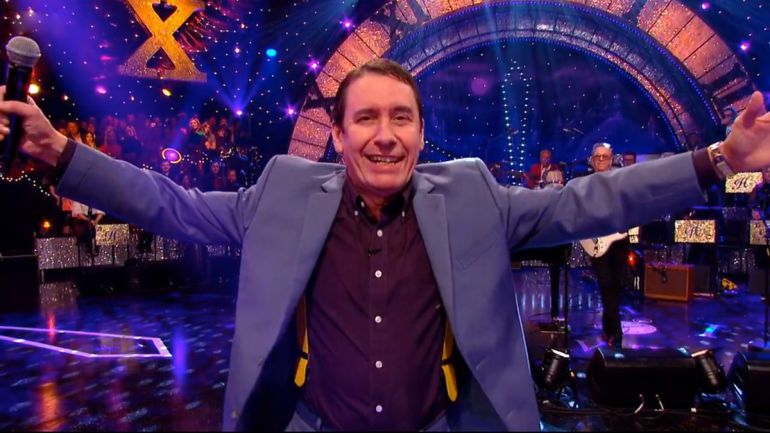 Jools Holland durante su programa especial de Fin de Año Jools Holland durante su programa especial de Fin de Año