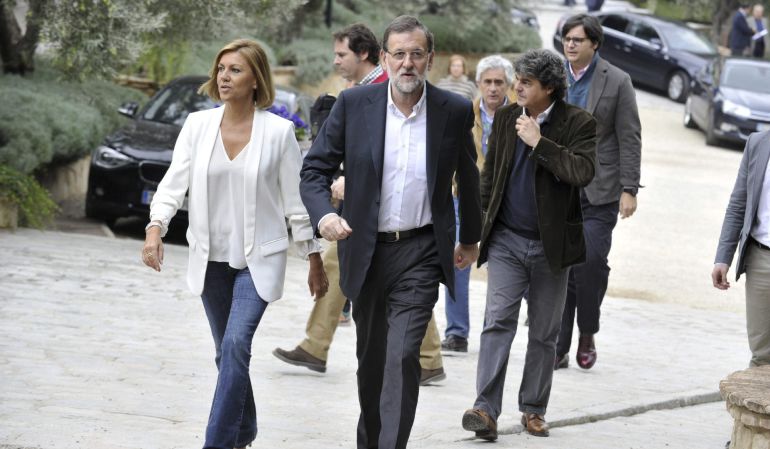 El presidente del Gobierno, Mariano Rajoy, acompañado por la secretaria general del PP, María Dolores de Cospedal, a su llegada al acto "CumPPlimos. El presidente del Gobierno, Mariano Rajoy, acompañado por la secretaria general del PP, María Dolores de Cospedal, a su llegada al acto "CumPPlimos.