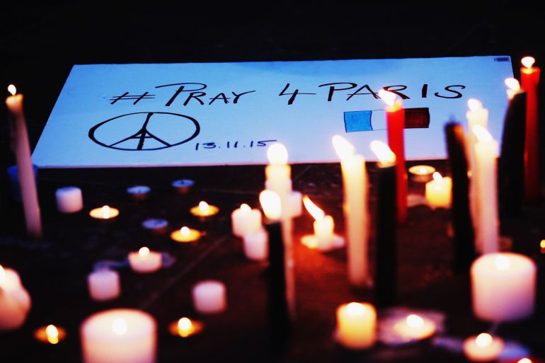 Homenaje al centenar de víctimas de los atentados coordinados y perpetrados en París este viernes. Homenaje al centenar de víctimas de los atentados coordinados y perpetrados en París este viernes.