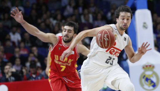 GRA110. MADRID, 06/12/2015.- El base del Real Madrid, Sergio Llull (d), se lleva la pelota ante el argentino Facundo Campazzo (i), del UCAM Murcia, durante el partido de la 9ª jornada de la Liga ACB de Baloncesto que se disputa en el Palacio de los Deportes de Madrid. EFE/Zipi GRA110. MADRID, 06/12/2015.- El base del Real Madrid, Sergio Llull (d), se lleva la pelota ante el argentino Facundo Campazzo (i), del UCAM Murcia, durante el partido de la 9ª jornada de la Liga ACB de Baloncesto que se disputa en el Palacio de los Deportes de Madrid. EFE/Zipi