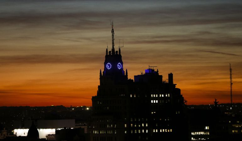 Vista del edificio de Telefónica en Madrid al atardecer. Vista del edificio de Telefónica en Madrid al atardecer.