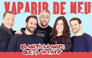 Carles Pérez (segundo por la izquierda) junto al equipo de "El matí i la mare que el va parir" Carles Pérez (segundo por la izquierda) junto al equipo de "El matí i la mare que el va parir"