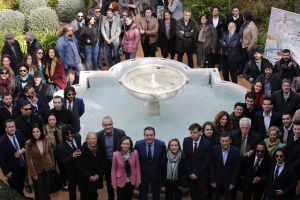 La consejera de Cultura de la Junta de Andalucía, Rosa Aguilar, junto a los participantes en la XIX edición Bienal de Flamenco que se ha presentado este jueves en Sevilla La consejera de Cultura de la Junta de Andalucía, Rosa Aguilar, junto a los participantes en la XIX edición Bienal de Flamenco que se ha presentado este jueves en Sevilla
