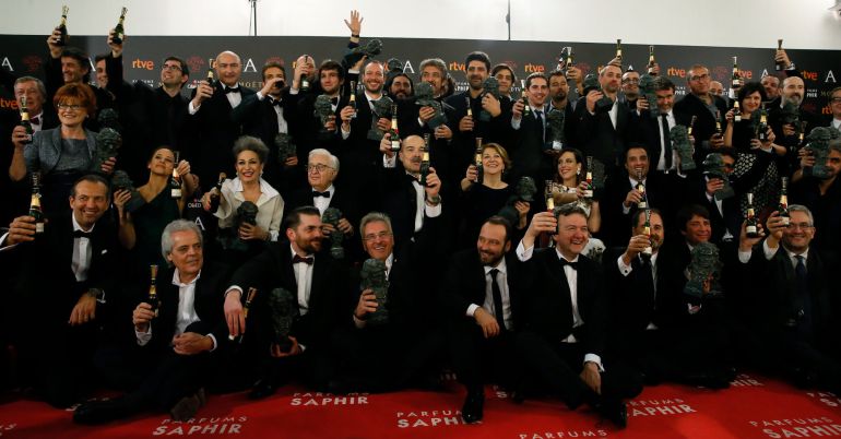 Foto de los premiados en la ceremonia de la 30 edición de los Premios Goya, que ha entregado la Academia de Cine esta noche en el Hotel Auditorium de Madrid. Foto de los premiados en la ceremonia de la 30 edición de los Premios Goya, que ha entregado la Academia de Cine esta noche en el Hotel Auditorium de Madrid.