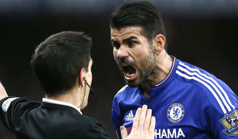Football Soccer - Chelsea v Manchester United - Barclays Premier League
Chelsea's Diego Costa remonstrates with the assistant referee
Reuters Football Soccer - Chelsea v Manchester United - Barclays Premier League
Chelsea's Diego Costa remonstrates with the assistant referee
Reuters