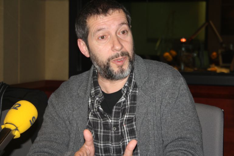 El periodista Carles Porta publica 'Le llamaban padre', un libro donde recoge la historia de un hombre que fue condenado por abusar sexualmente de seis niños durante 17 años. El periodista Carles Porta publica 'Le llamaban padre', un libro donde recoge la historia de un hombre que fue condenado por abusar sexualmente de seis niños durante 17 años.
