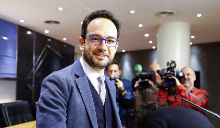 El socialista Antonio Hernando, durante una rueda de prensa este martes en el Congreso de los Diputados. El socialista Antonio Hernando, durante una rueda de prensa este martes en el Congreso de los Diputados.